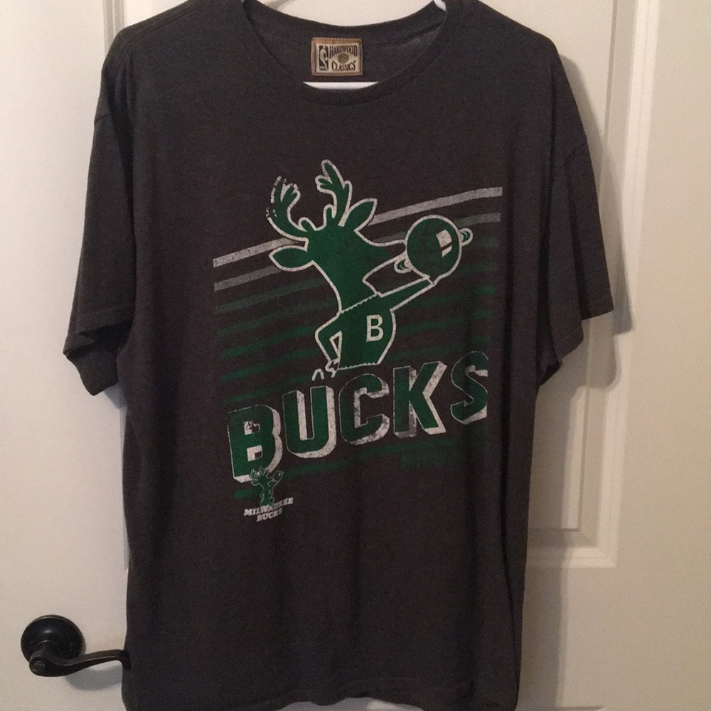 Milwaukee Bucks Classic Logo Men’s XL Shirt